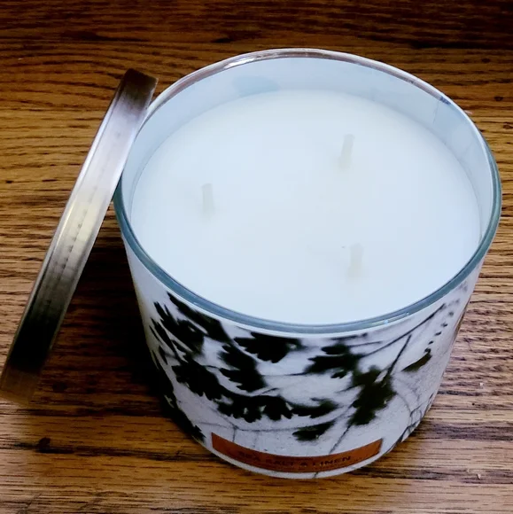 🔥FIRE SALE🔥🕯NWT‼️ Bath & Body Works "Sea Salt & Linen" 3-wick Candle - Picture 3 of 8